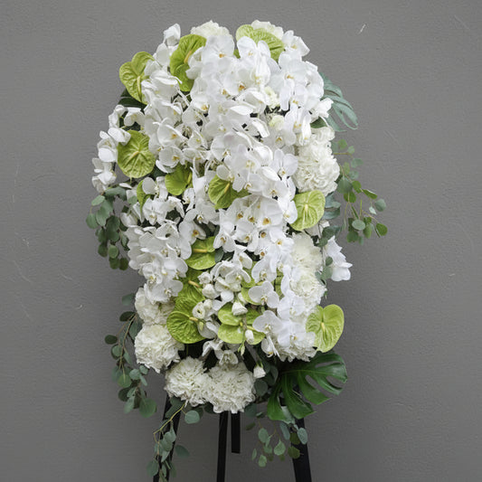 (蝴蝶蘭花牌) 追思花籃 P2038  悼念花牌 喪禮花牌 殯儀帛事花牌 香港帛事花,  新款木架 : 約6呎高